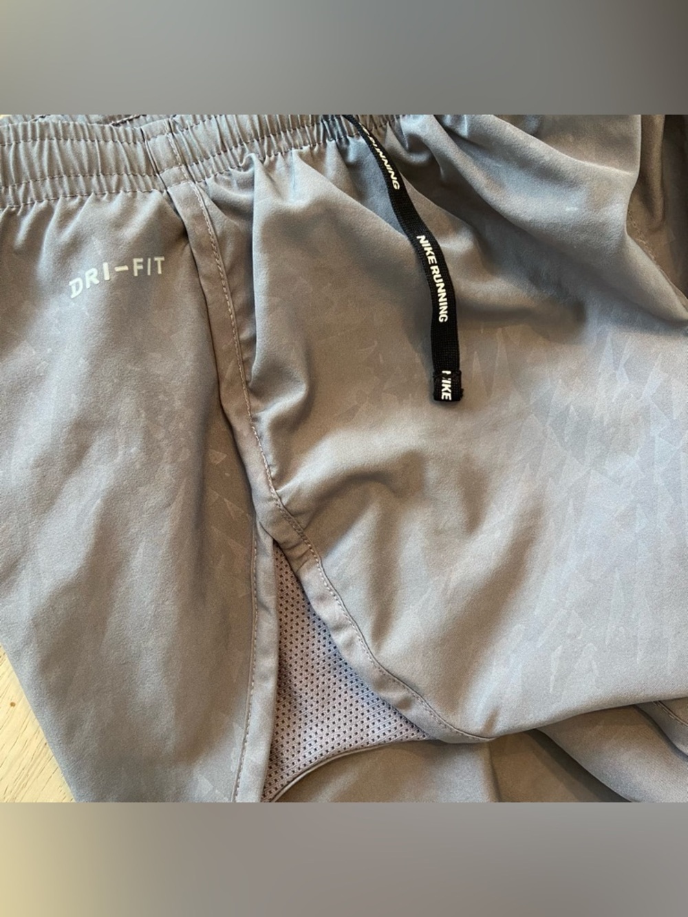 Nike Tempo Modern Embossed Running Shorts Women’s Size small - Picture 6 of 6
